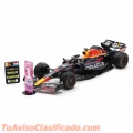 Spark Red Bull RB18 w. Pit Boards - 1st 2022 Japanese Grand Prix - #1 M. Verstappen 1:12 M